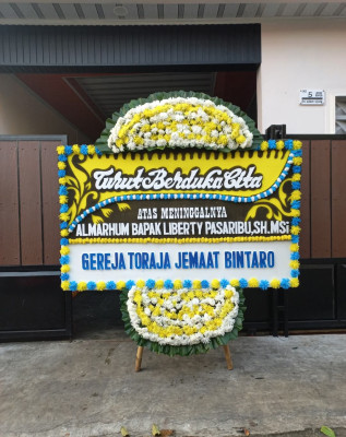 Papan Bunga Duka di Nusaniwe